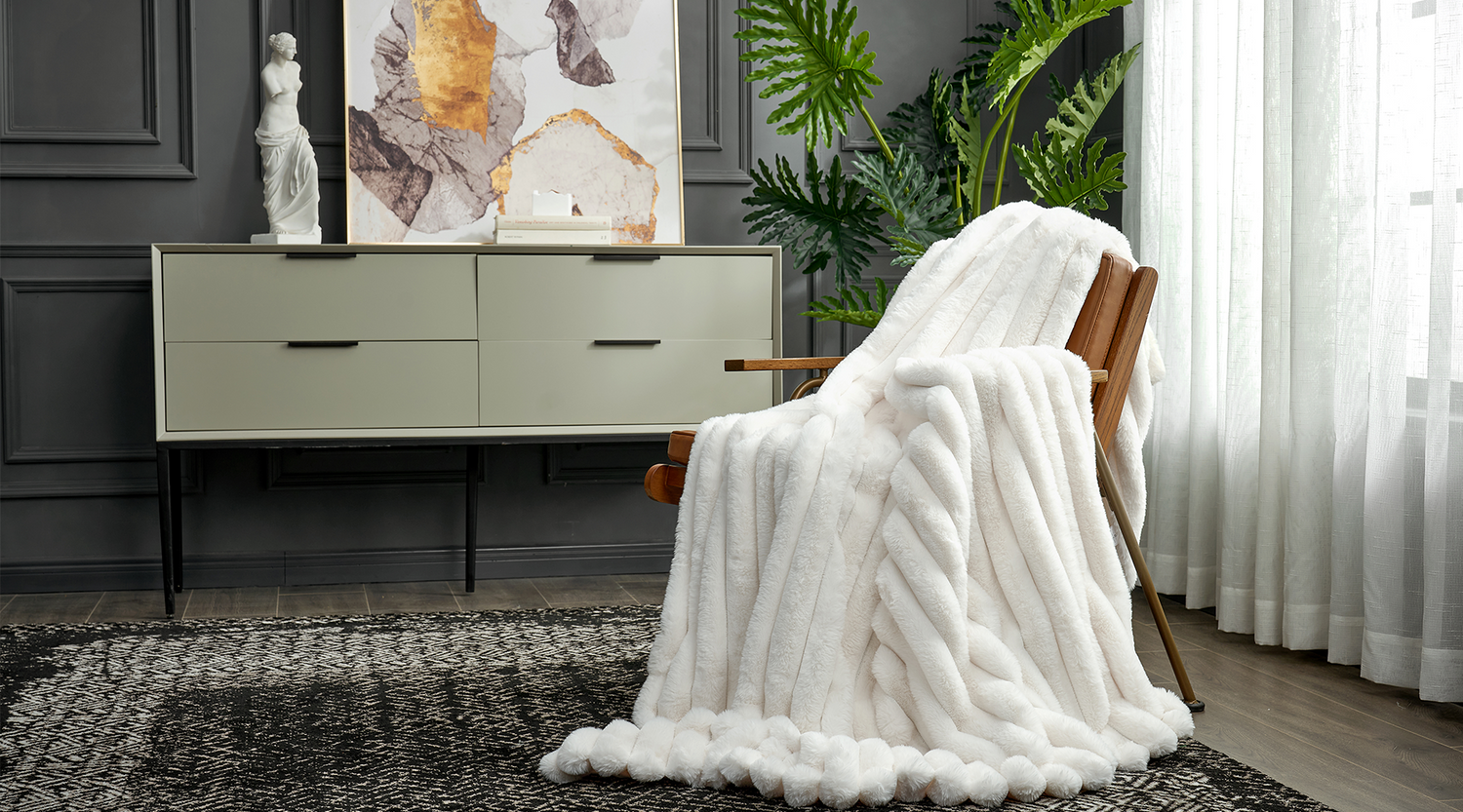 What’s the Difference Between Faux Fur Blanket, Sherpa Blanket, Fleece Blanket and Cooling Blanket?