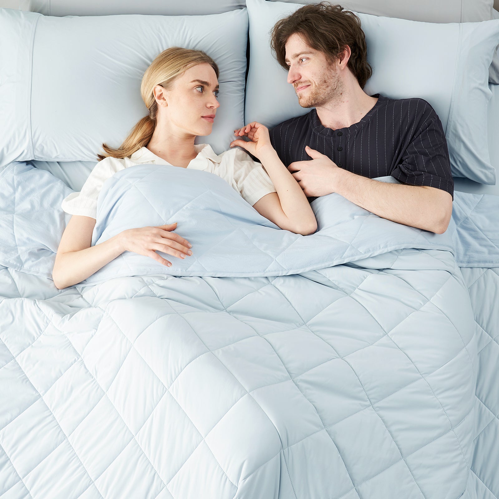 Couple in bed with Chill Weave cooling blanket #Color_Cool Blue
