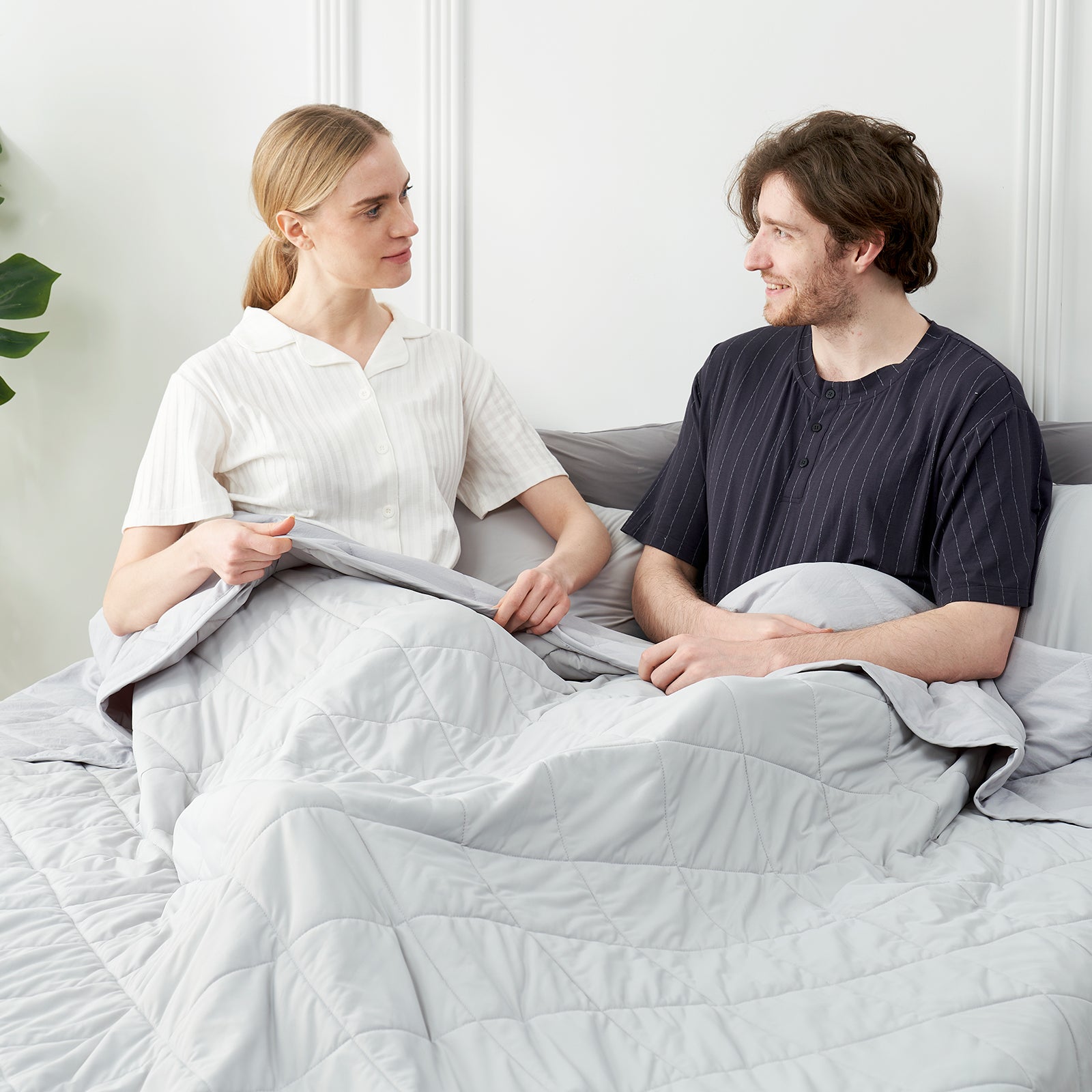 Couple relaxing under a soft, cooling blanket, ideal for cozy sleep and hot sleepers. #Color_Cool Grey