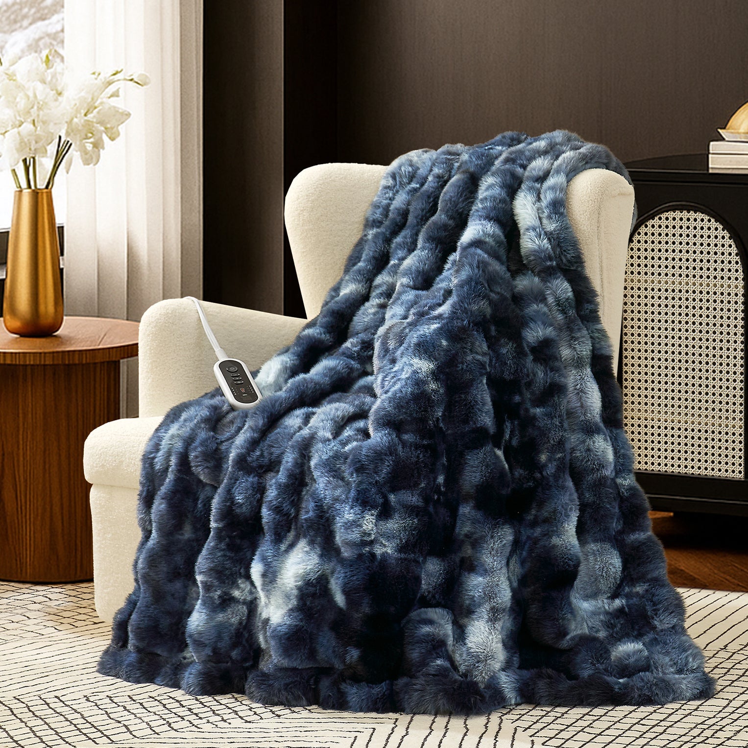 COZY BLISS Bubble Faux Fur Electric Blanket in tie-dye blue front view #color_Tie-dye Blue