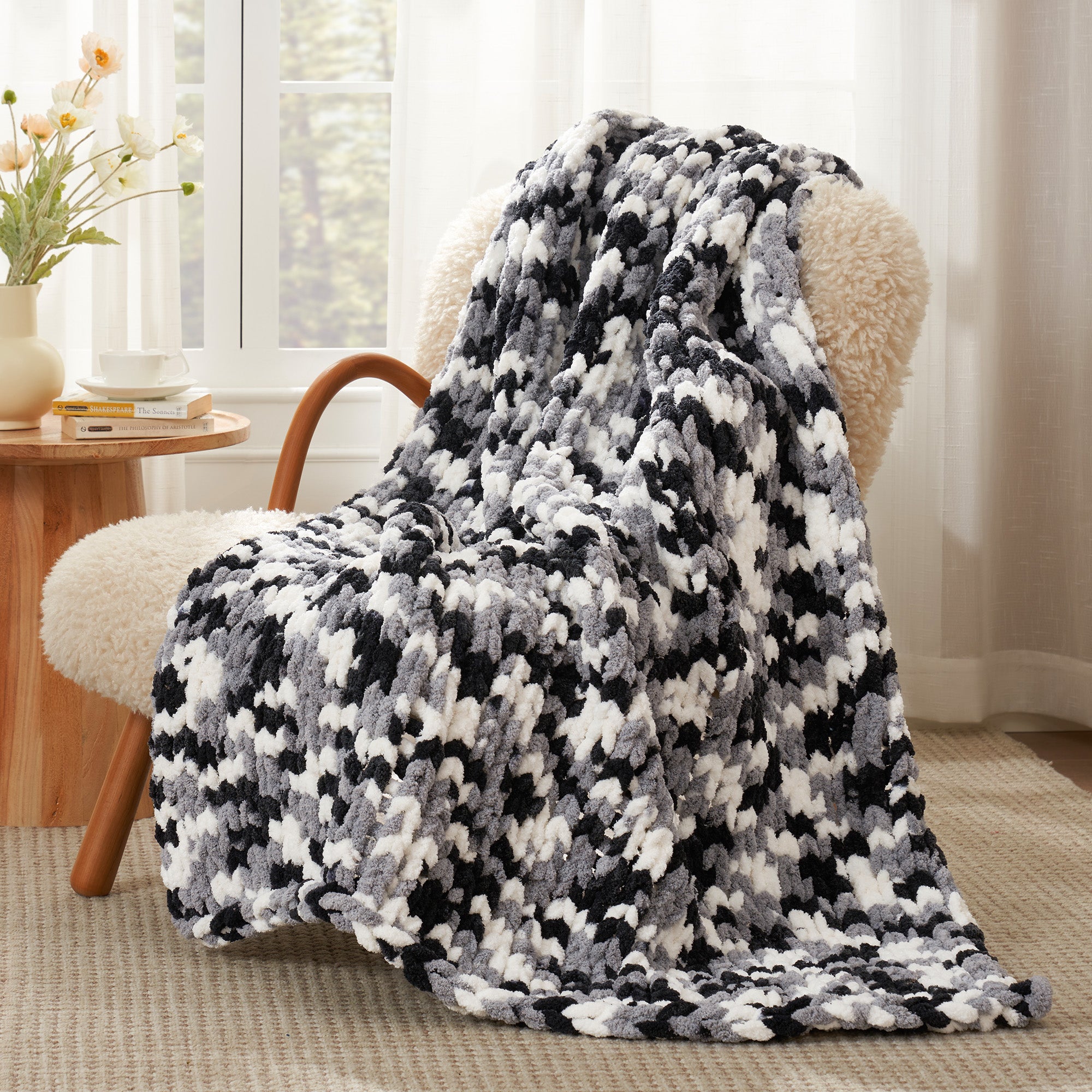 Cozy Bliss X Amélie Home Handmade Chenille Cable Knitted Crochet Throw Blanket