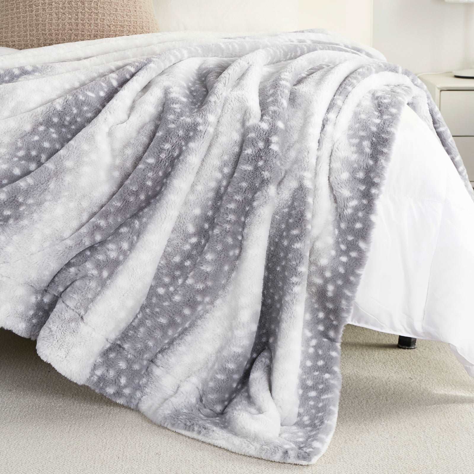 Deer print faux fur blanket on bed, cozy bedding #color_Silver Sherpa