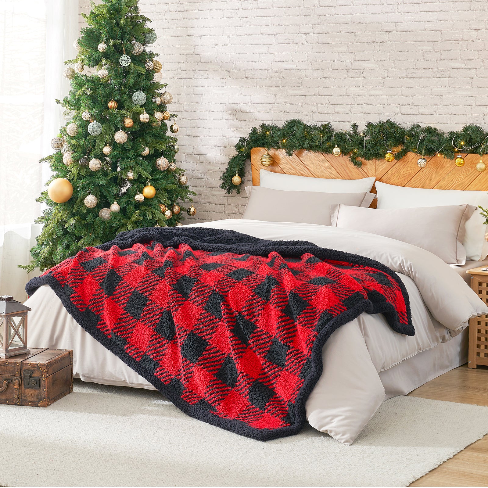 Bedroom with a Christmas tree and plaid blanket #Color_Red/Black Buffalo Check