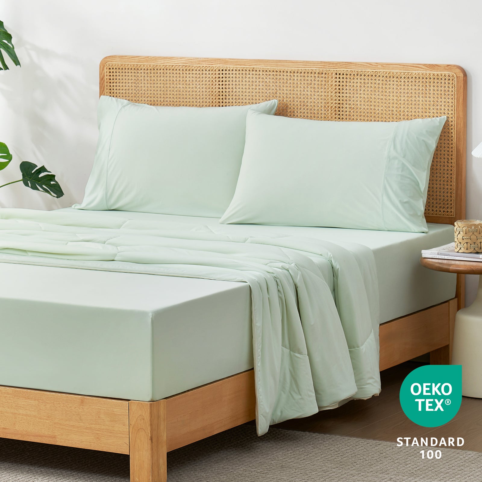 Mint green cooling fitted sheet set. Ultra-soft, breathable, and Oeko-Tex certified for cozy sleep. #Color_Light Mint Green