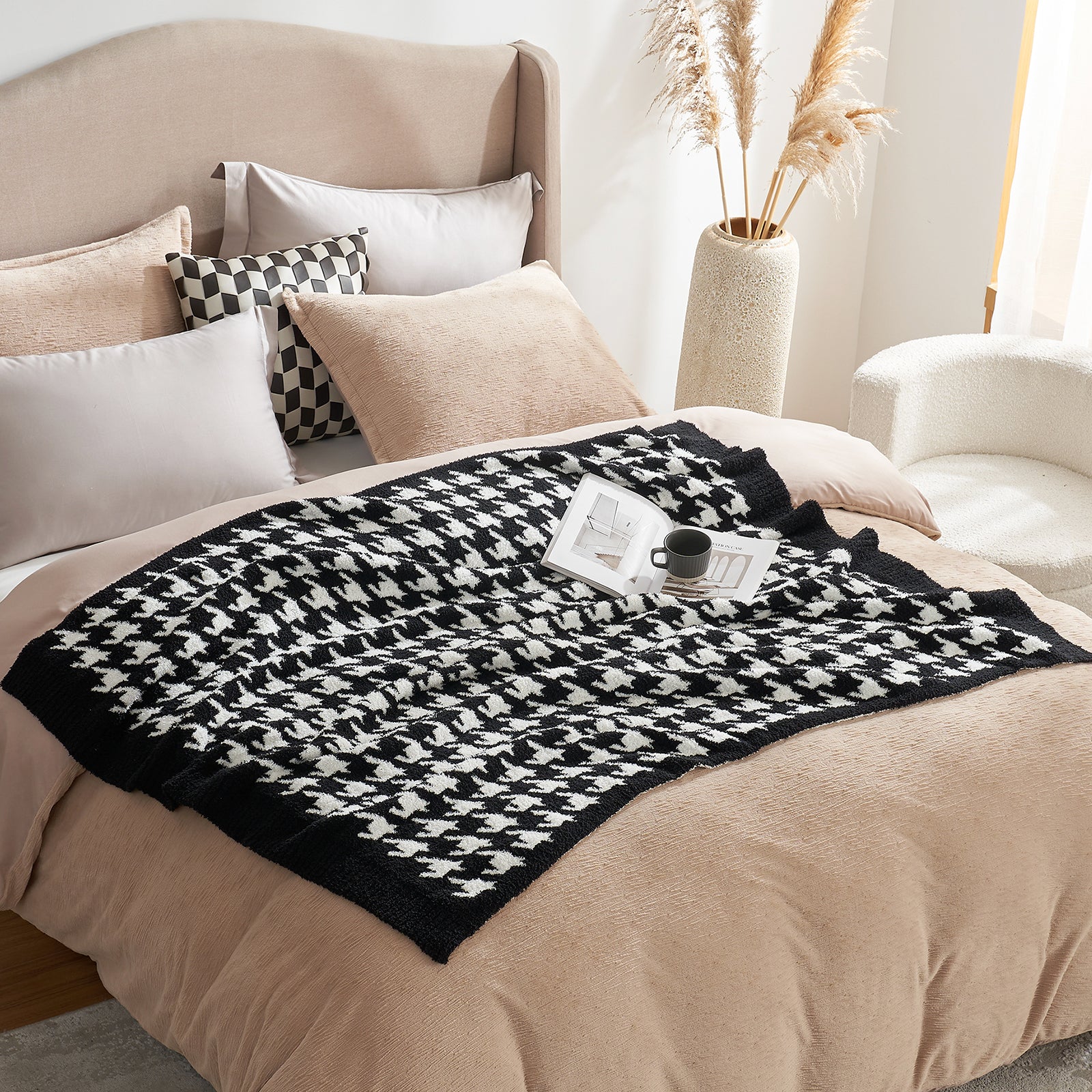 Reversible Houndstooth Feather Yarn Throw