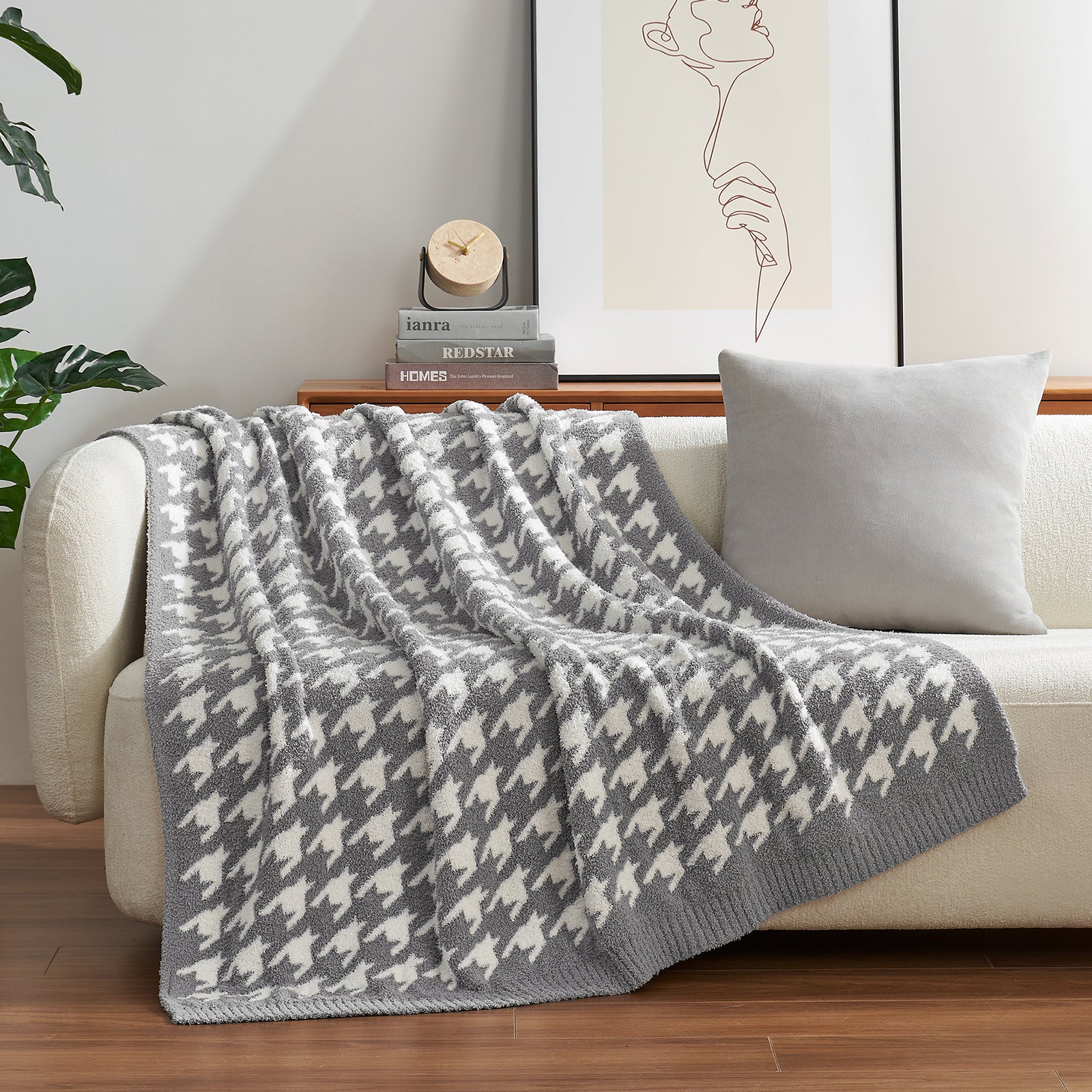 Reversible Houndstooth Feather Yarn Throw