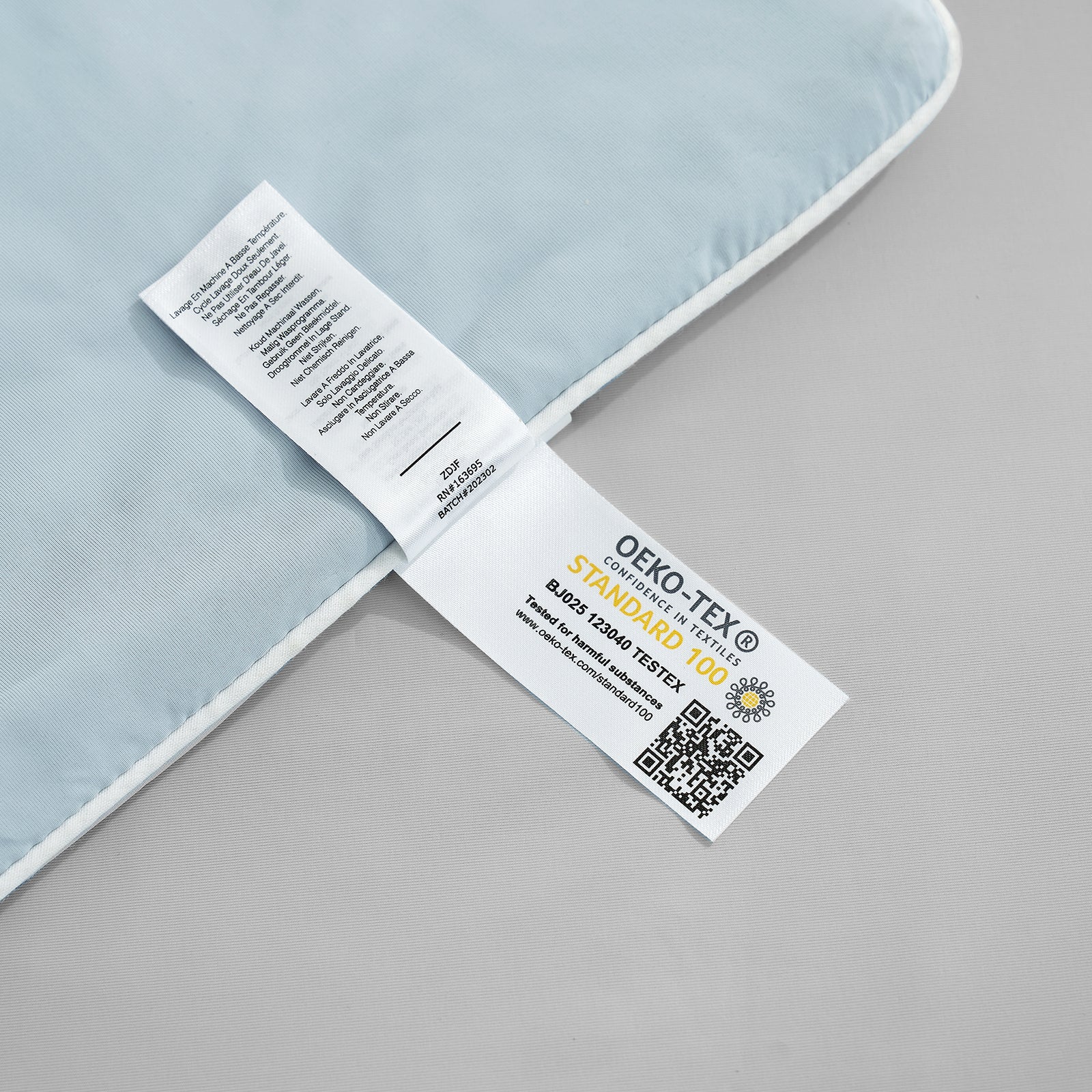 Light blue cooling comforter with OEKO-TEX label, breathable and soft, for hot sleepers #Color_Grey/Blue