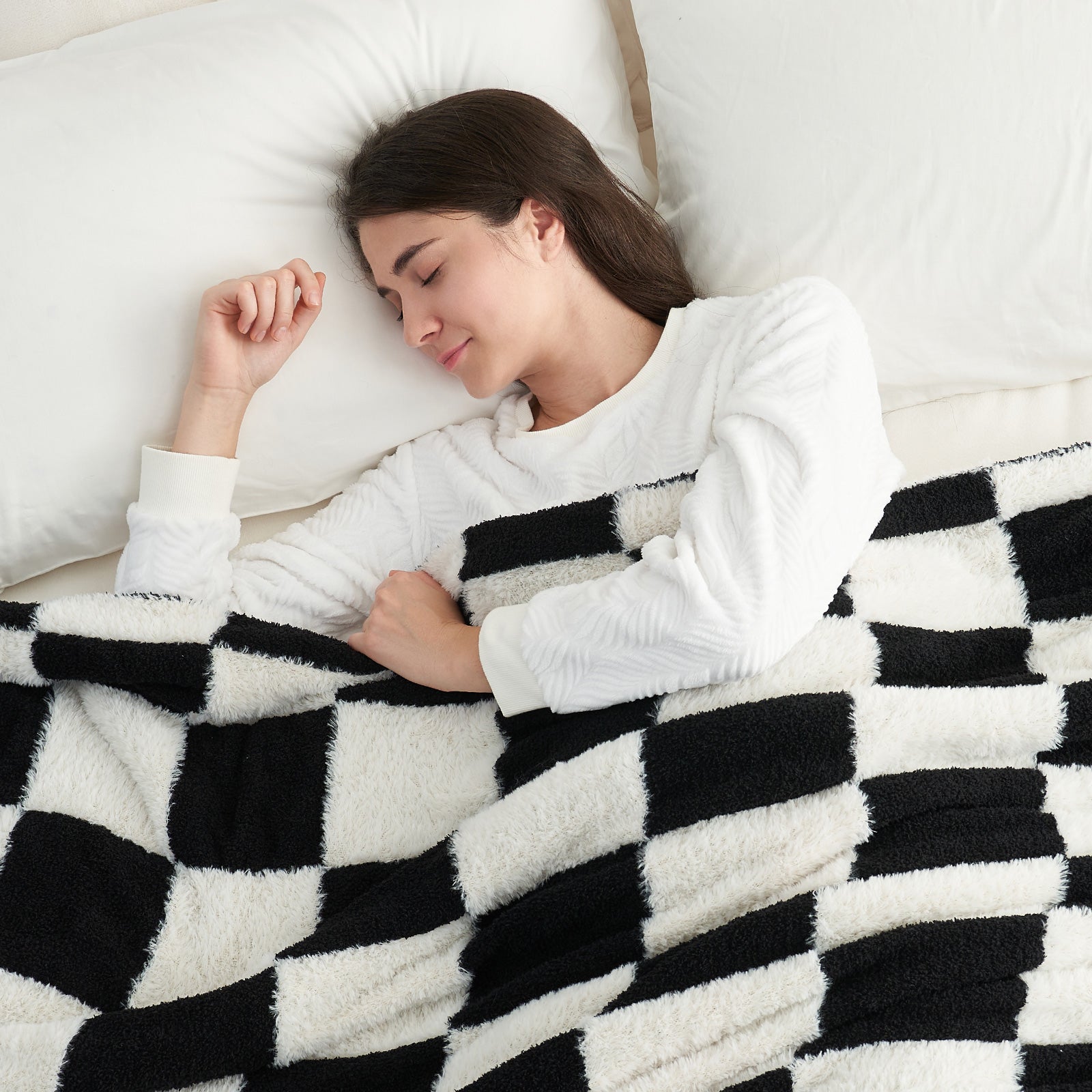 #Color_Black & White