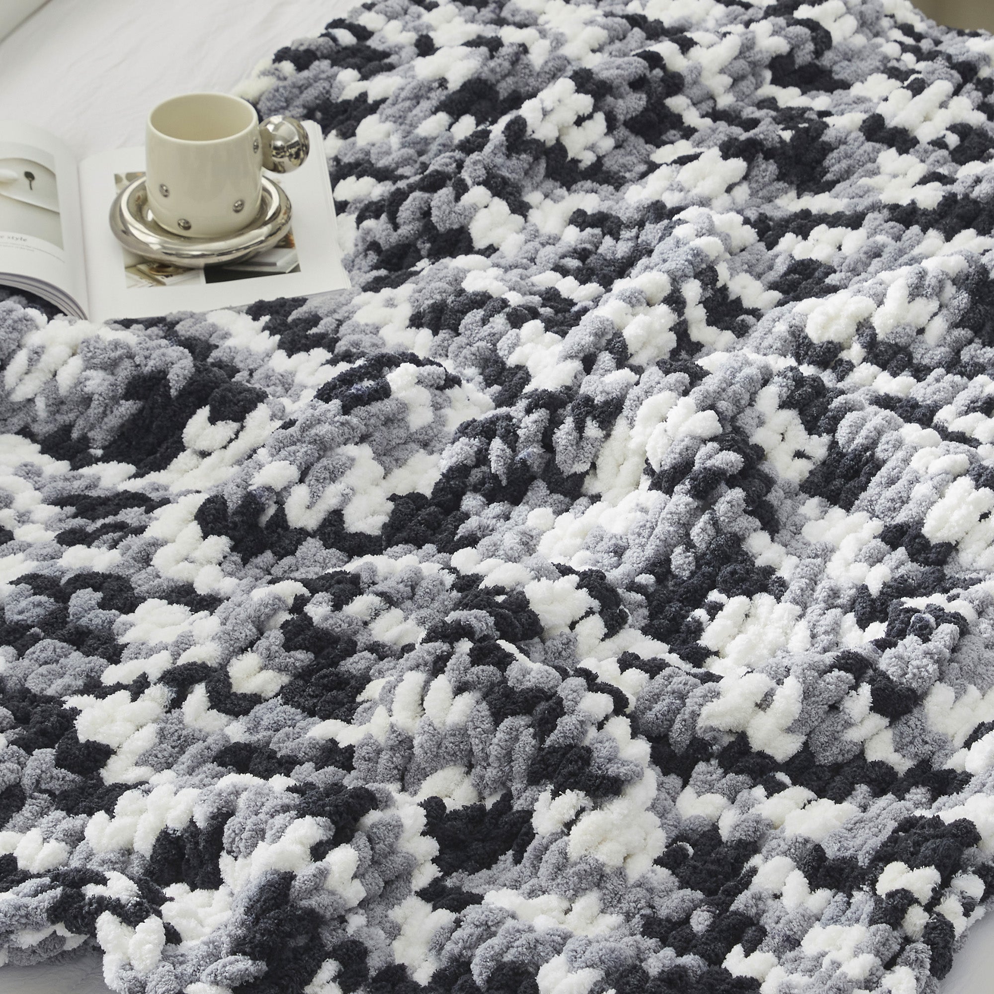 Cozy Bliss X Amélie Home Handmade Chenille Cable Knitted Crochet Throw Blanket