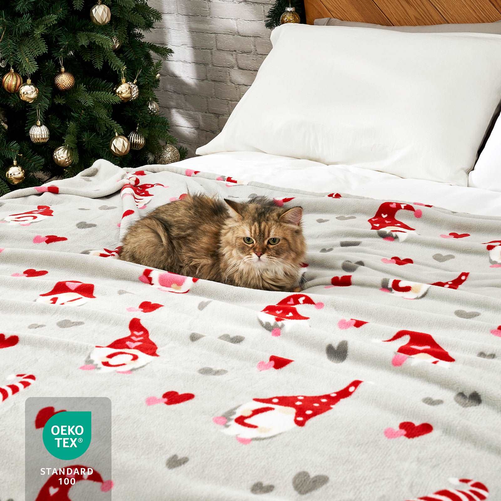 Cozy Gnome blanket with cat, ultra-soft, breathable, perfect for winter. Certified by OEKO-TEX. #color_ Gnome Love Heart