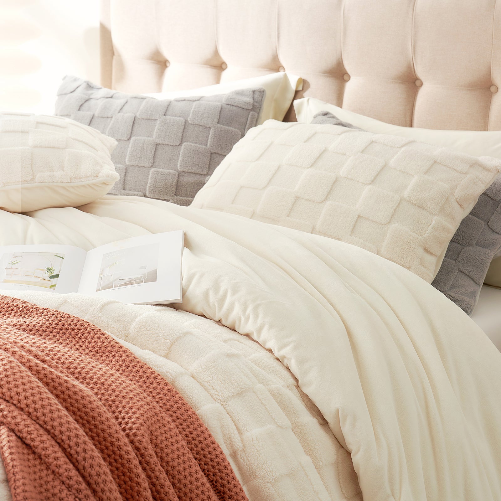 Cozy Bliss Fluffy Checkered Bed Set detail