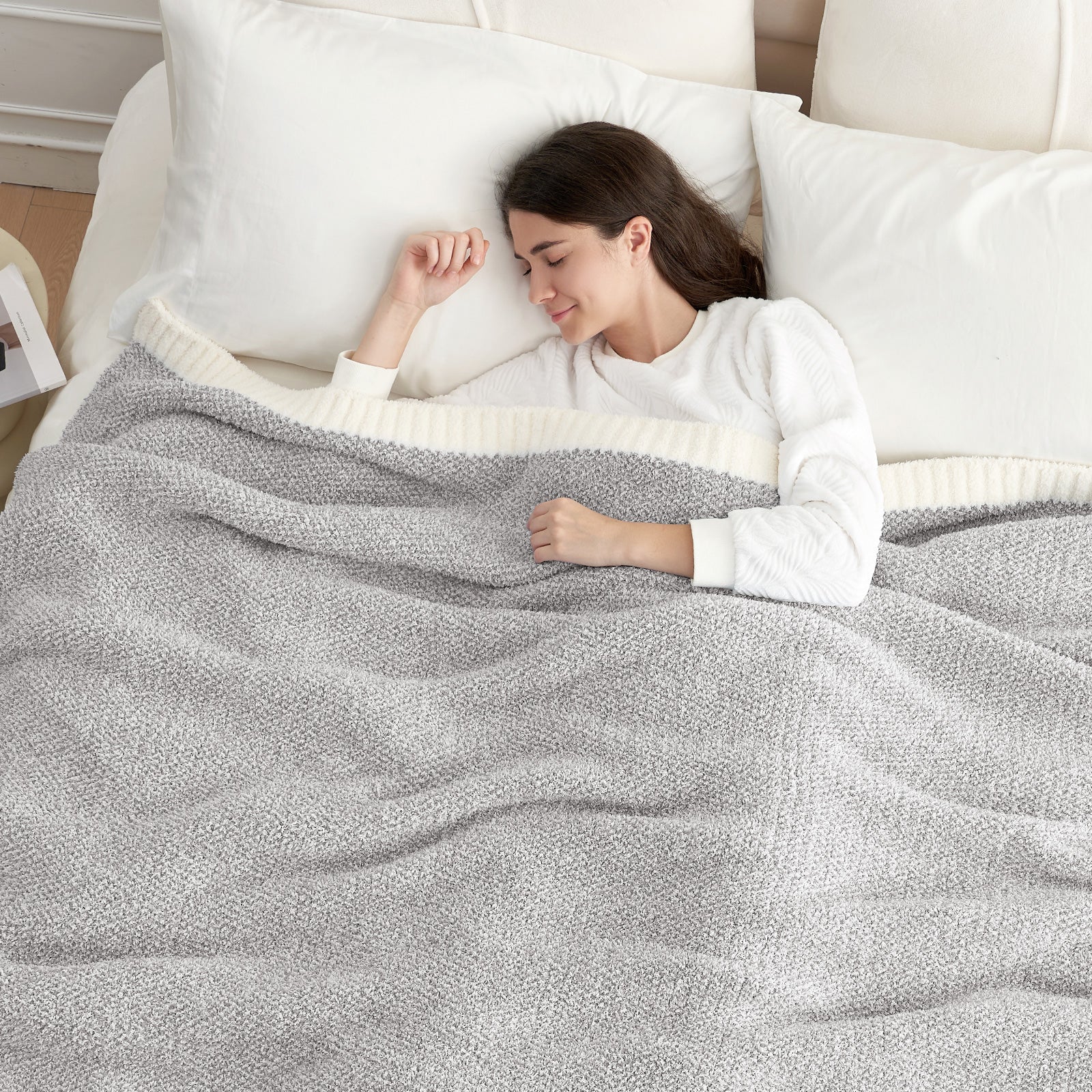 Cozy Bliss x SS Heather Feather Yarn Throw Blanket