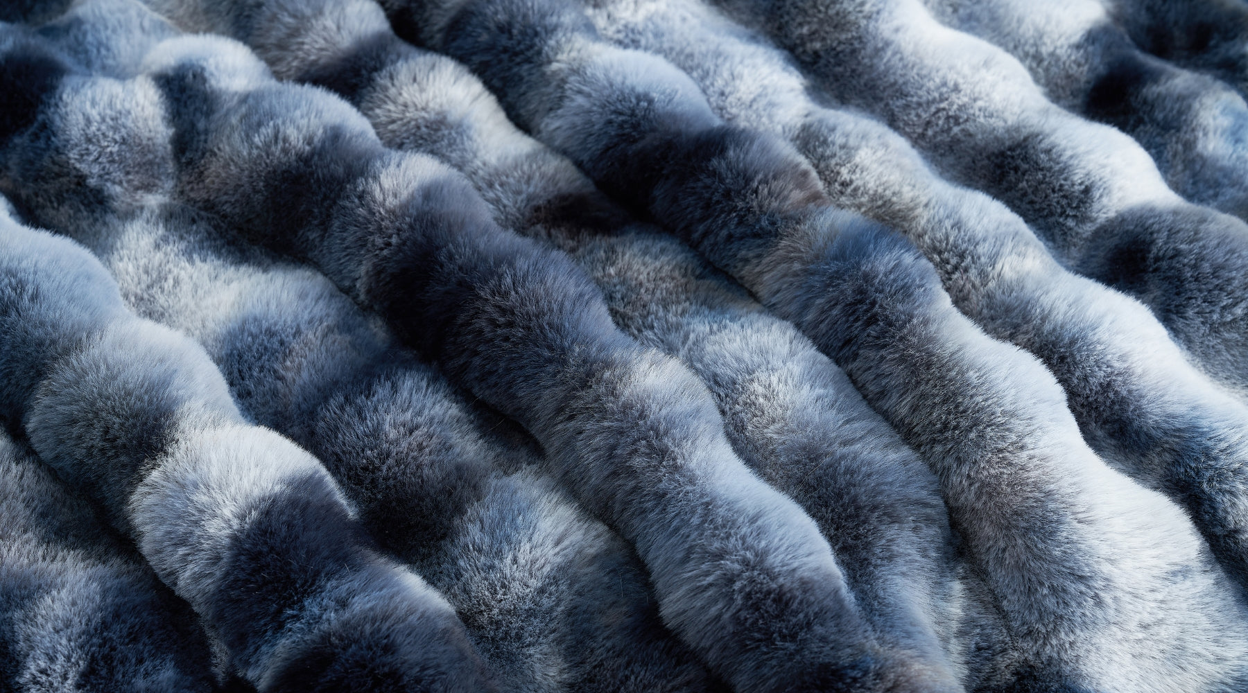 Best Faux Fur Blankets for Cozy Living Room Decor