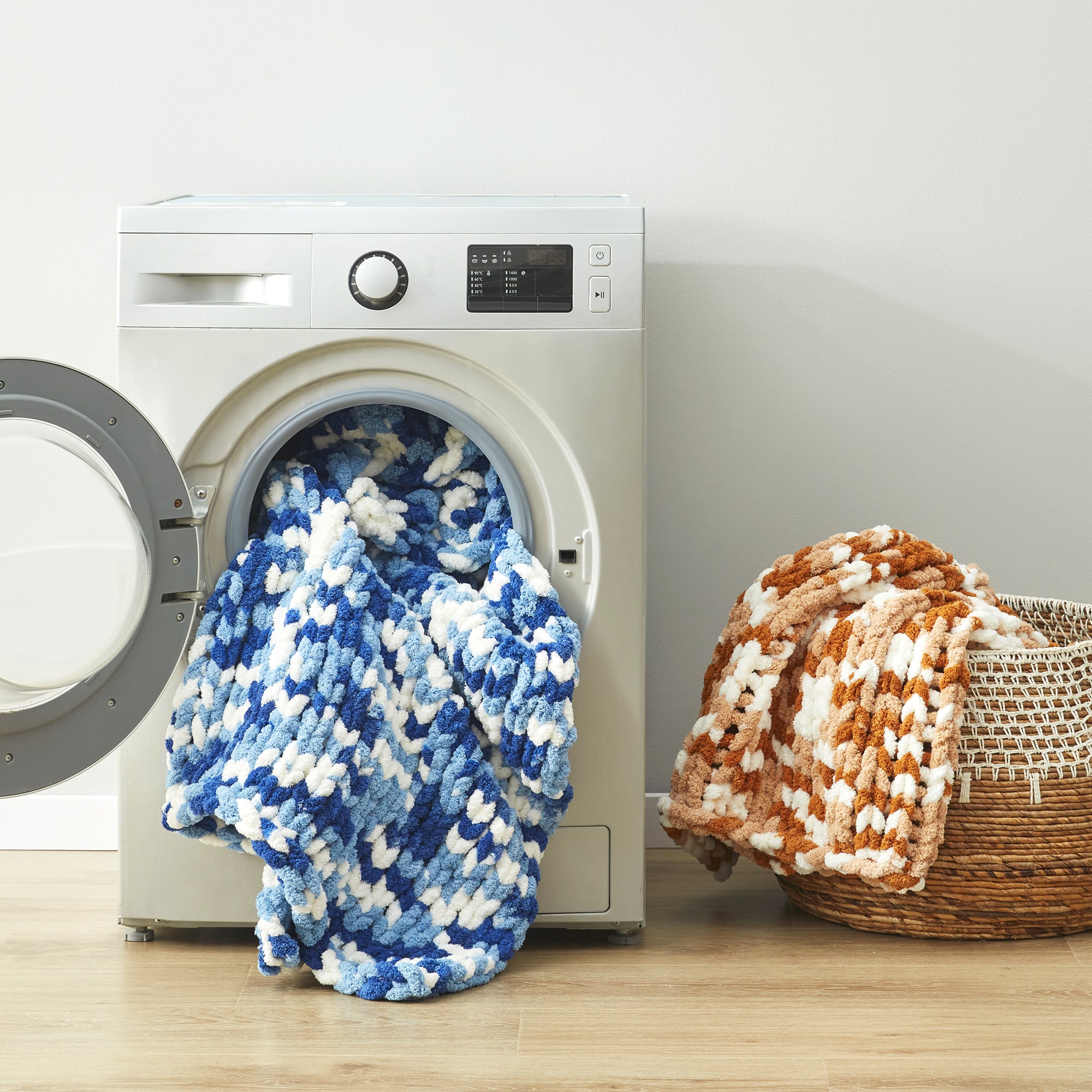 Cozy Bliss X Amélie Home Handmade Chenille Cable Knitted Crochet Throw Blanket