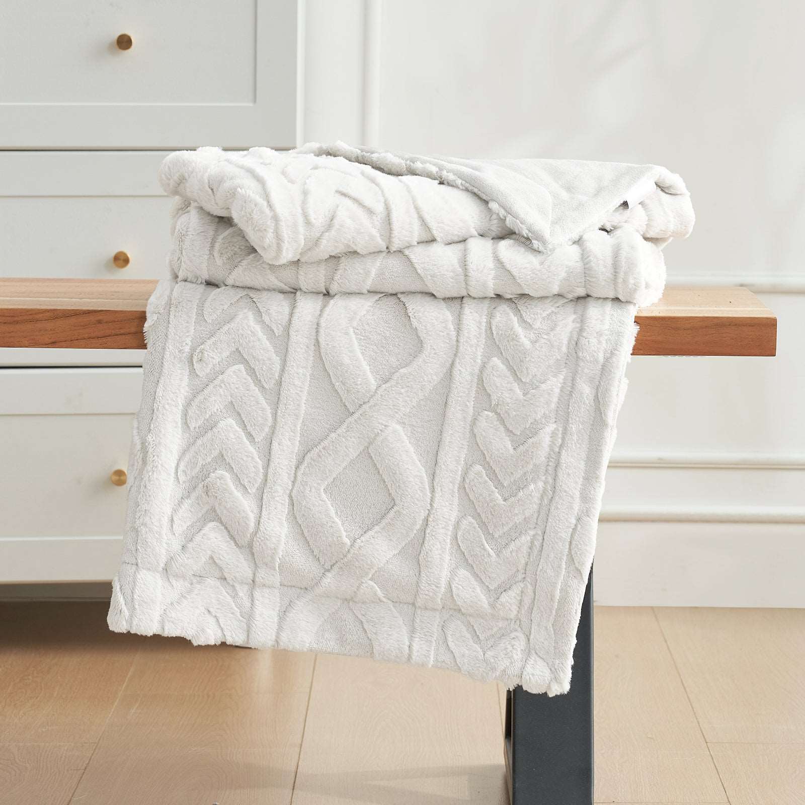 White cable knit faux fur throw blanket - Cozy Bliss #color_Beige