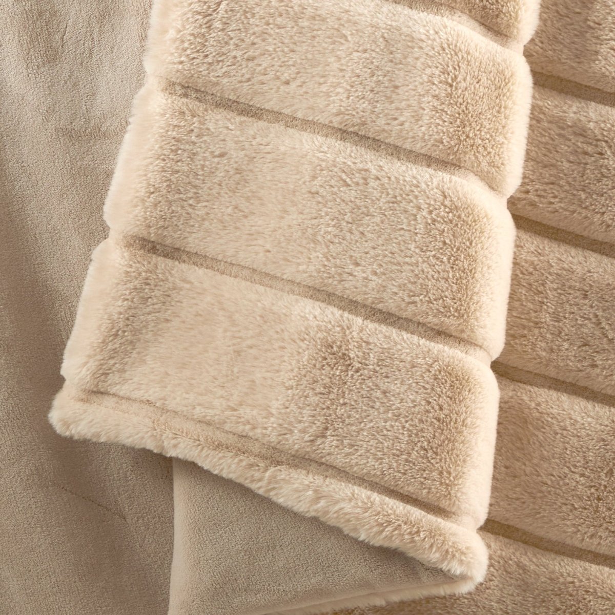Close-up of Cozy Bliss faux fur blanket texture with ultra-soft hand feel #color_Khaki