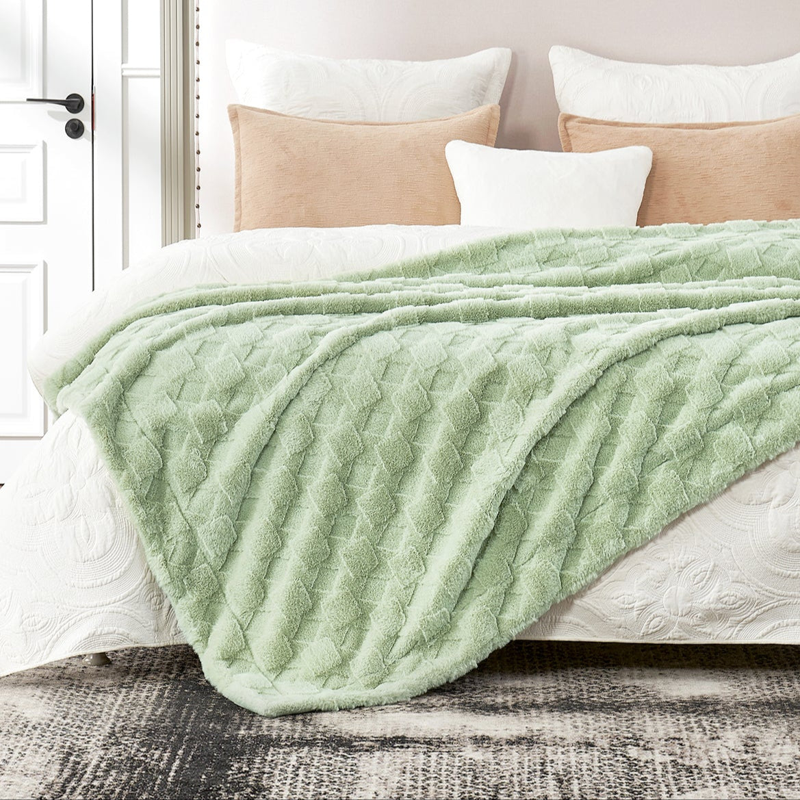 Geom Pattern Faux Fur Throw Blanket