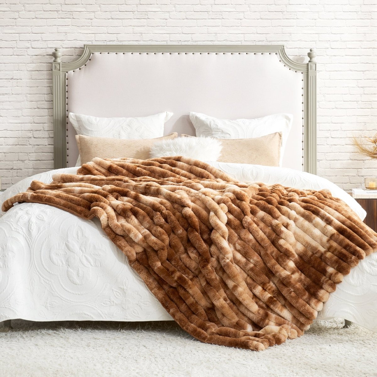 Brown faux fur blanket on a bed with white bedding. #Color_Tie-dye Brown