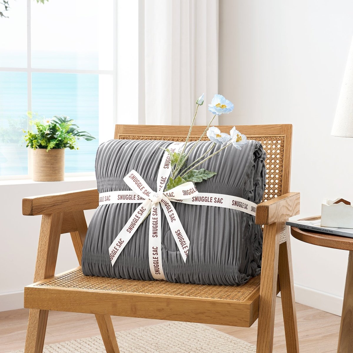 Cooling comforter as a gift, perfect cozy and thoughtful present for better sleep#color_Grey