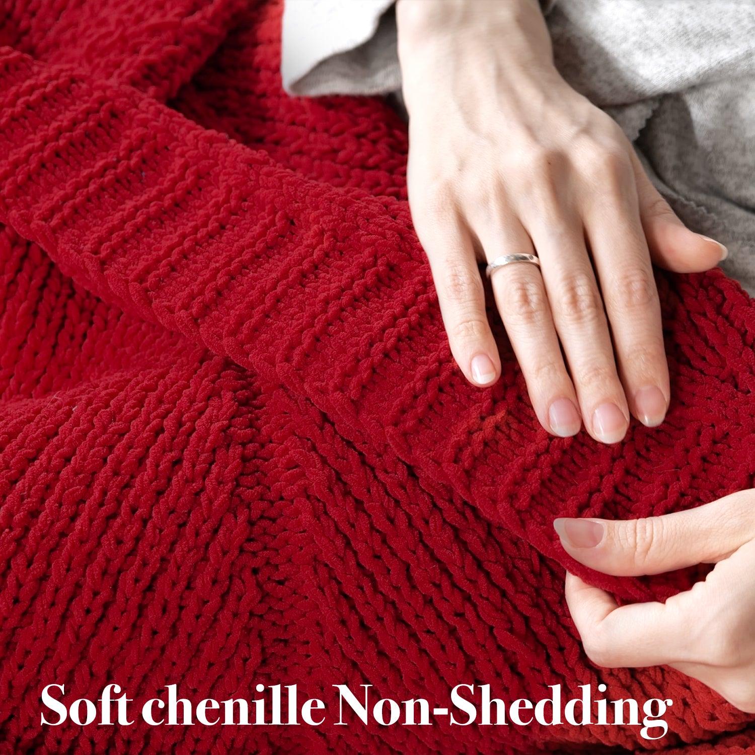 Cozy Bliss X Amélie Home Chevron Chenille Knit Throw Blanket