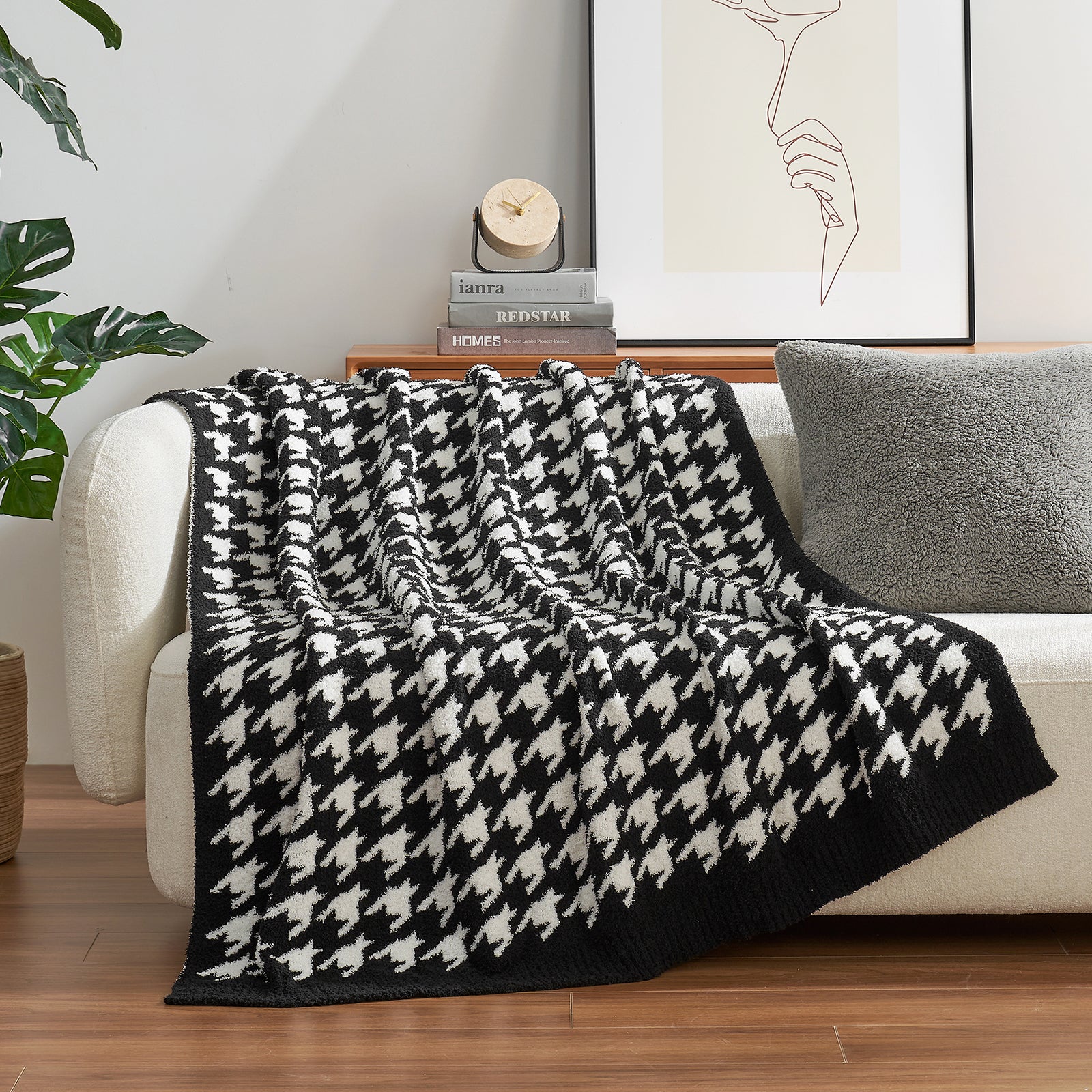Reversible Houndstooth Feather Yarn Throw