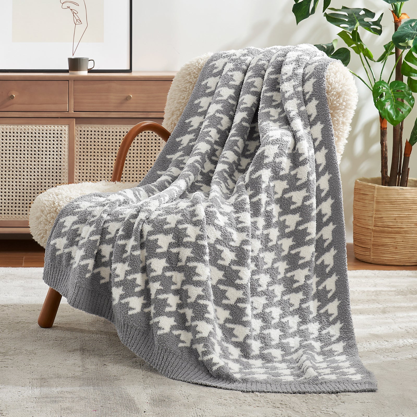 Reversible Houndstooth Feather Yarn Throw