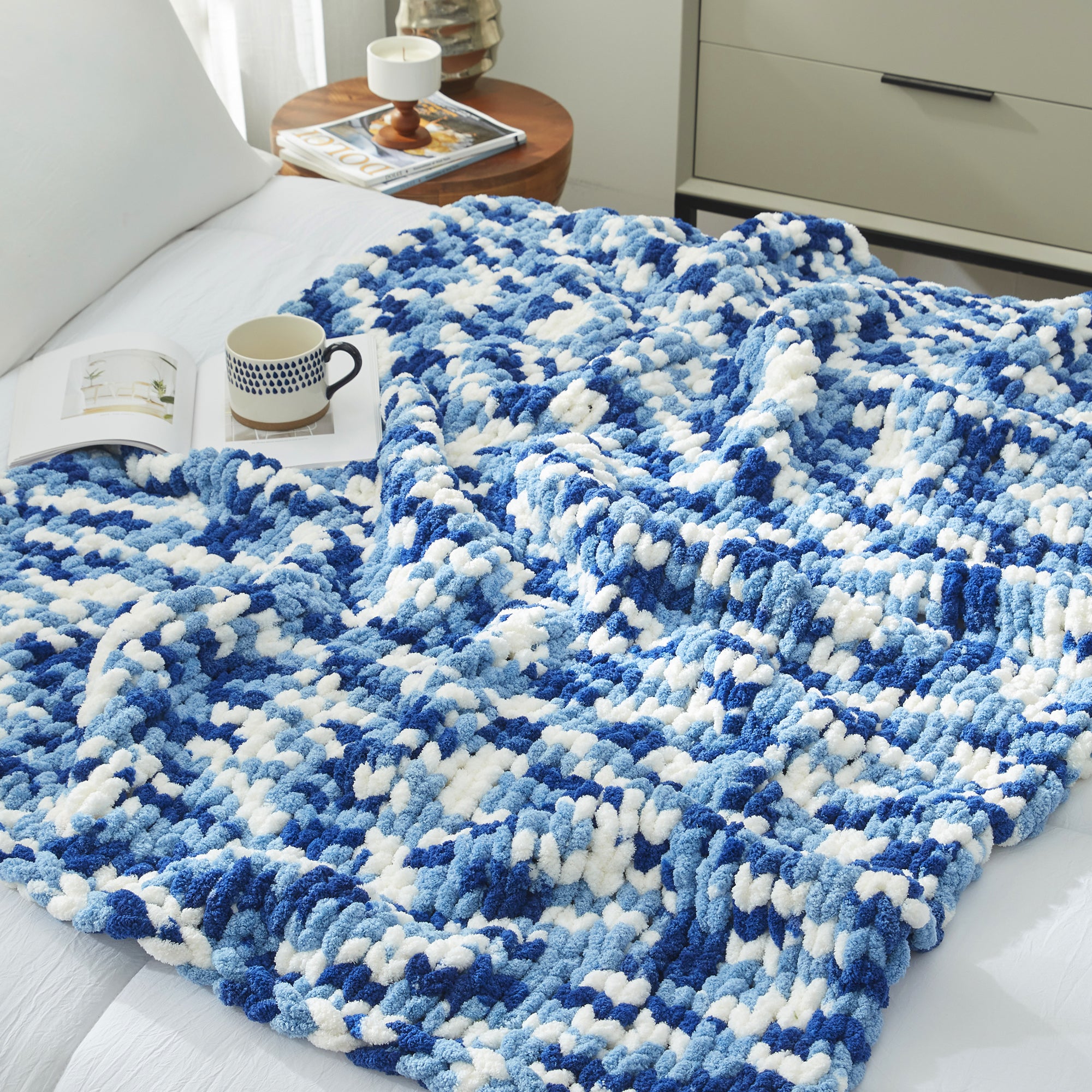 Cozy Bliss X Amélie Home Handmade Chenille Cable Knitted Crochet Throw Blanket