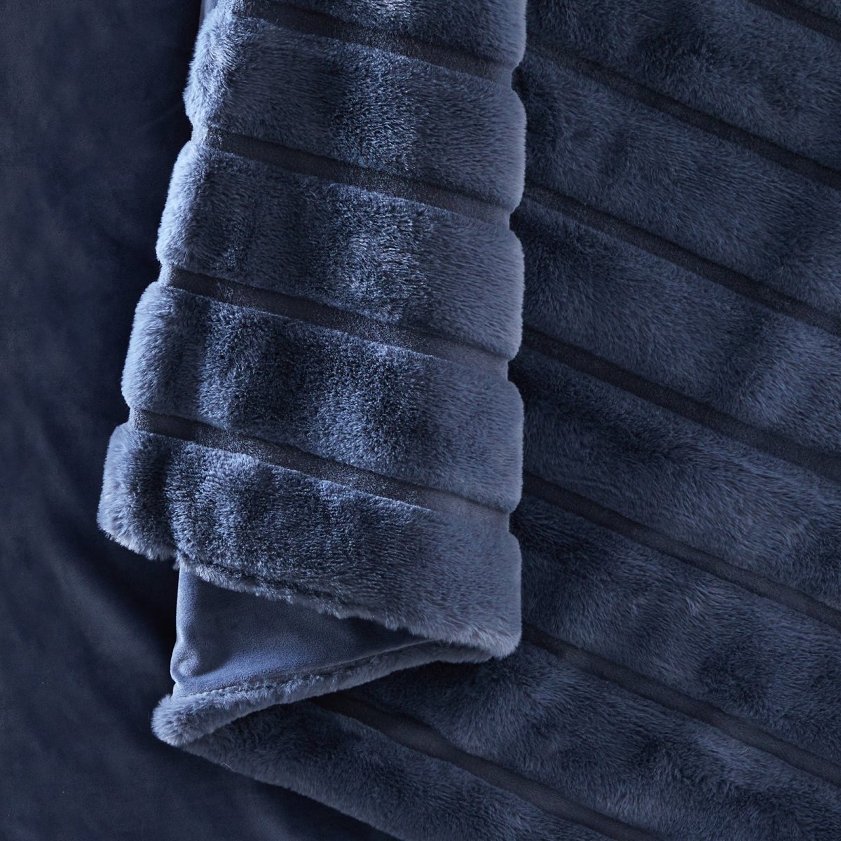 Close-up of Cozy Bliss faux fur blanket texture with ultra-soft hand feel #color_Grey